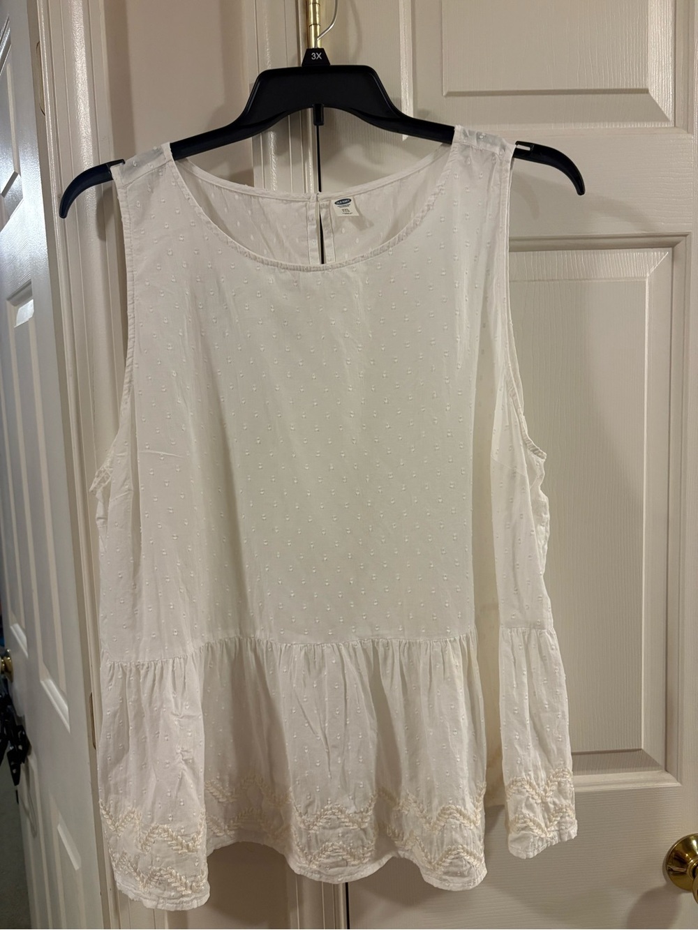 Old Navy White Sleeveless Peplum Eyelet Tank Top